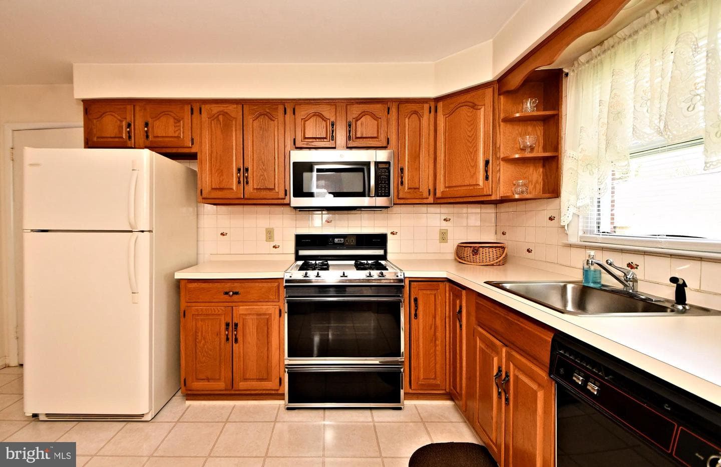 1394 Pine Street photo 8