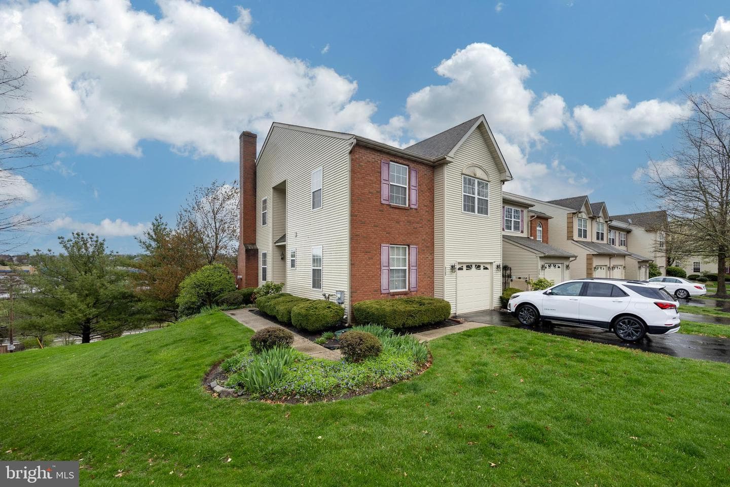 323 Hamilton Drive photo 1