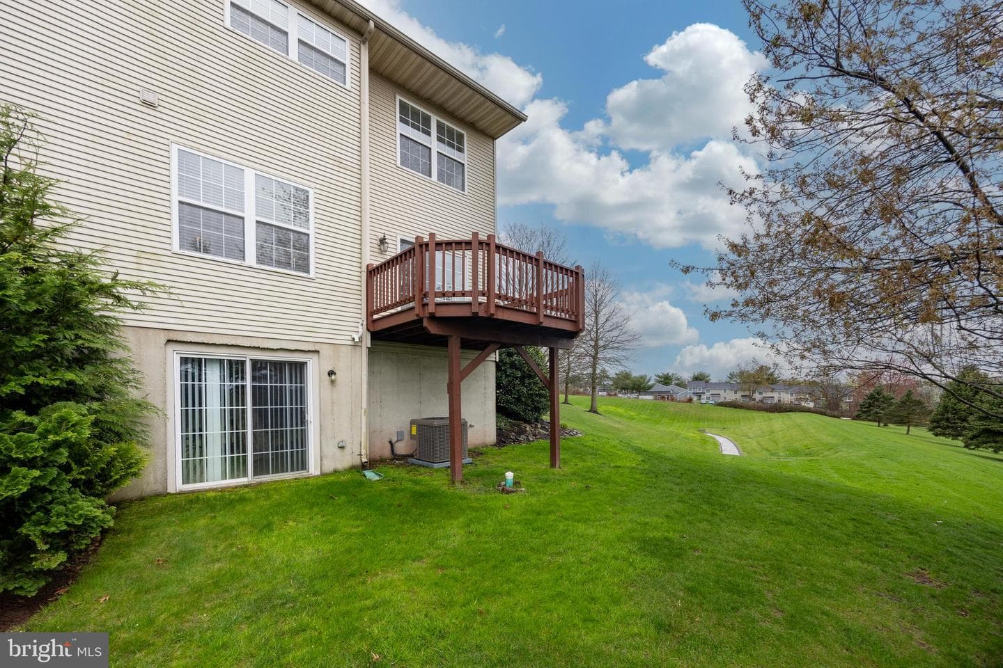323 Hamilton Drive photo 37