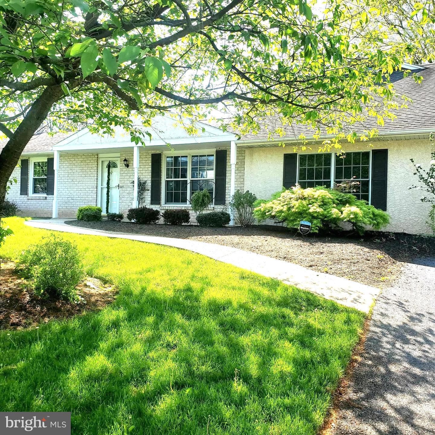 380 Thrush Drive photo 2
