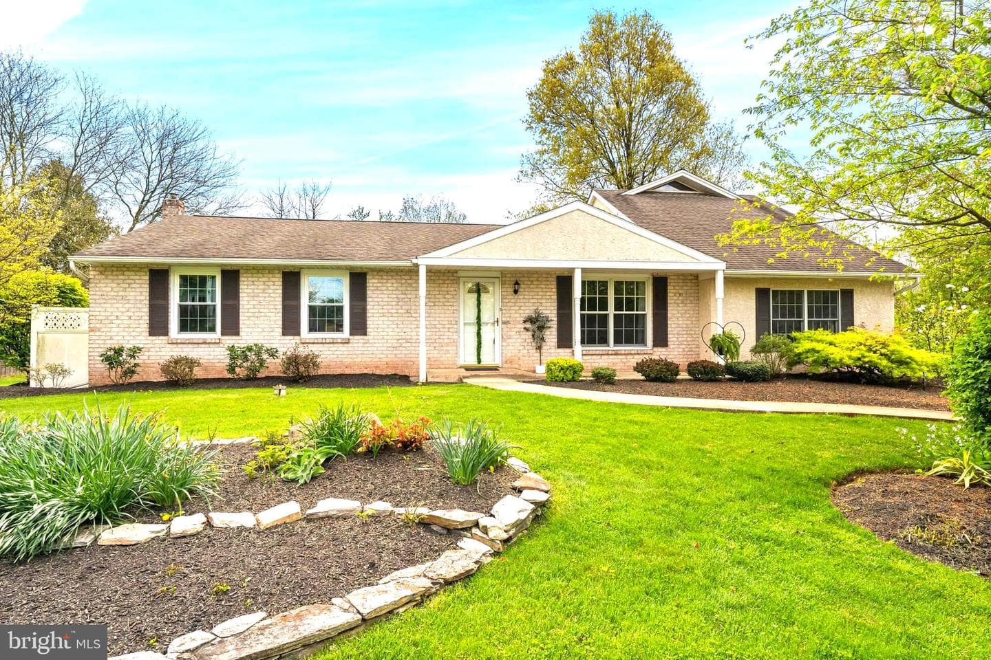 380 Thrush Drive photo 3