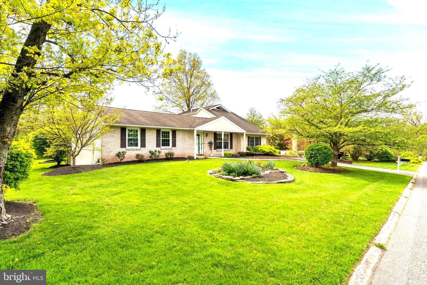 380 Thrush Drive photo 4