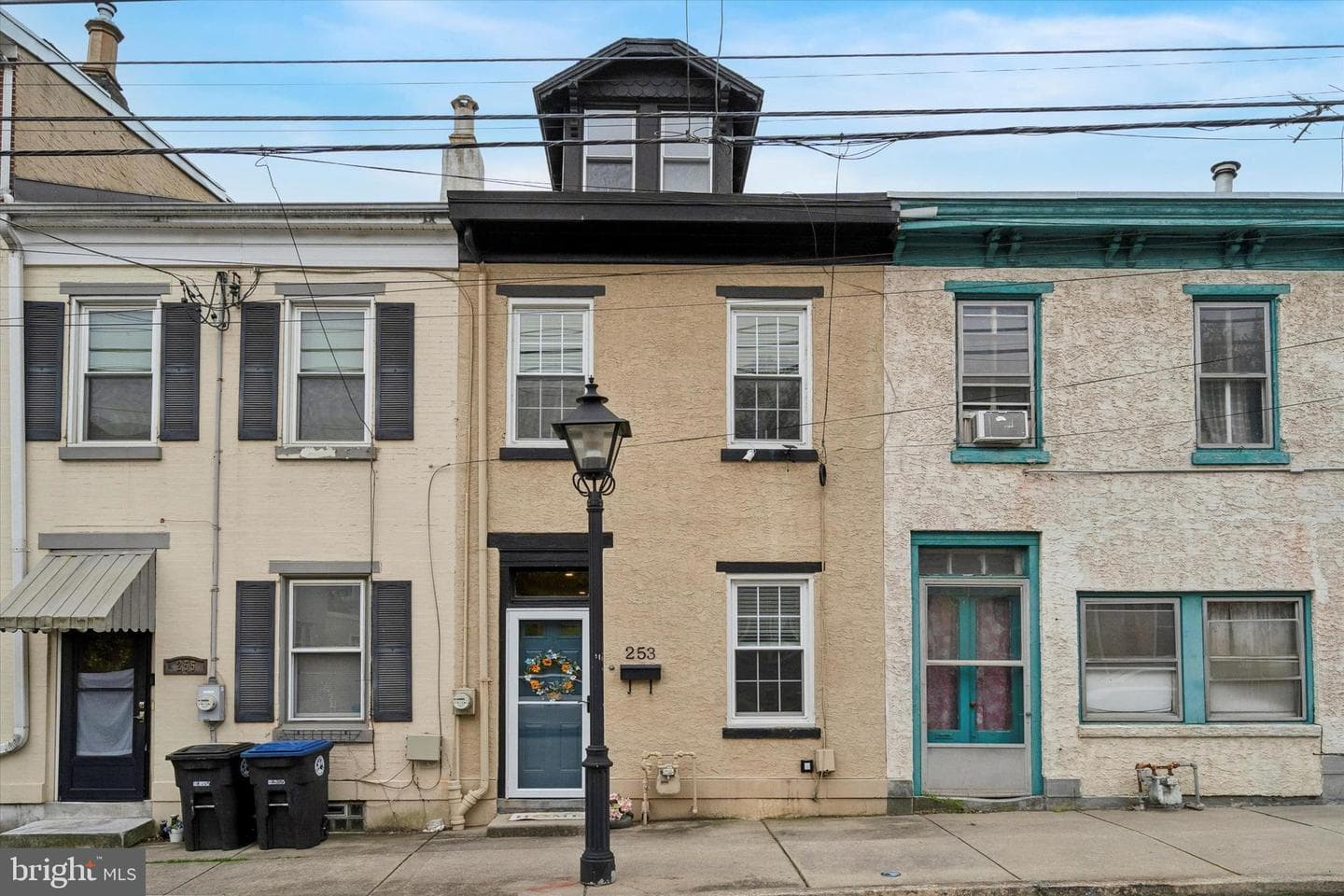 253 E Hector Street photo 1