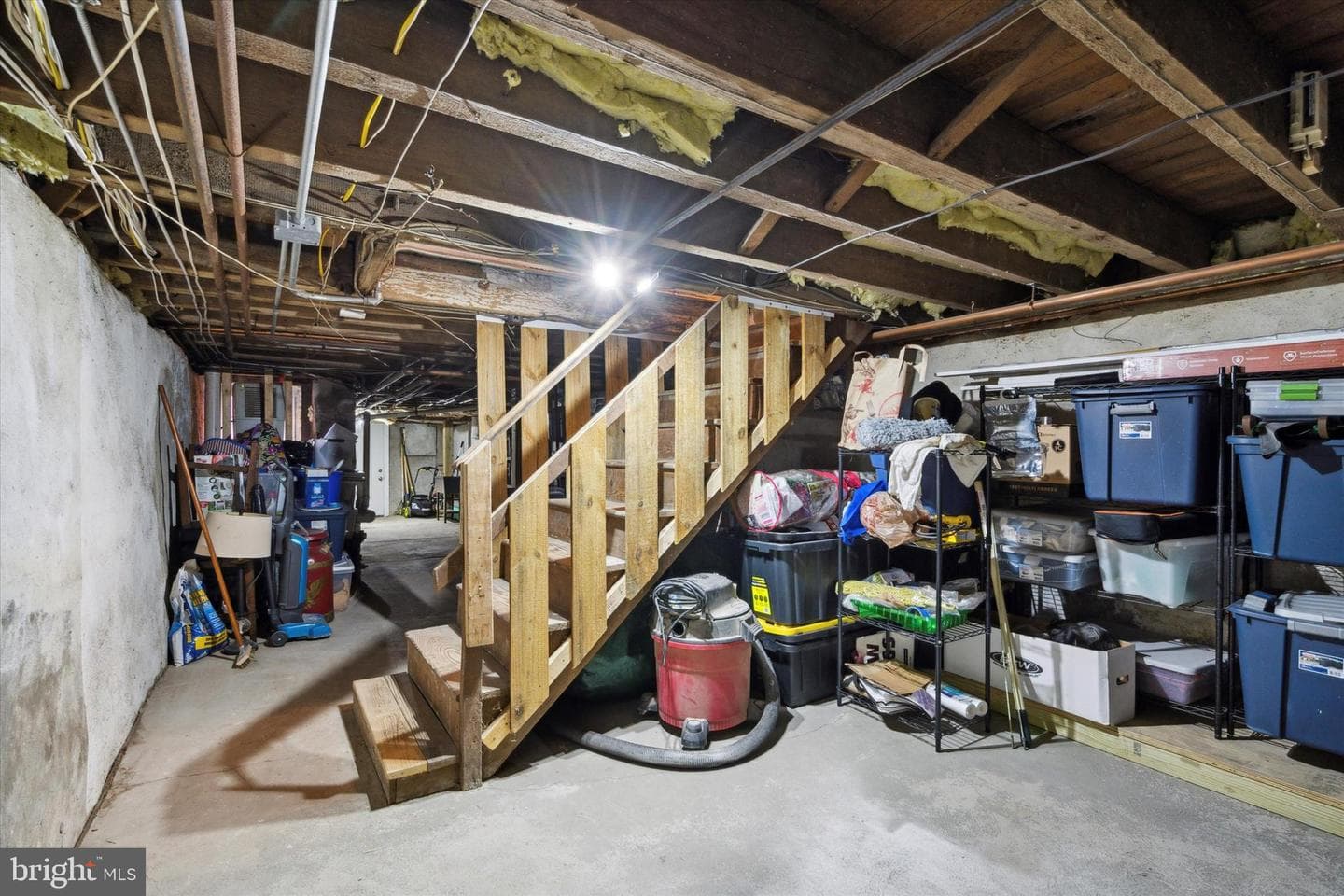253 E Hector Street photo 15