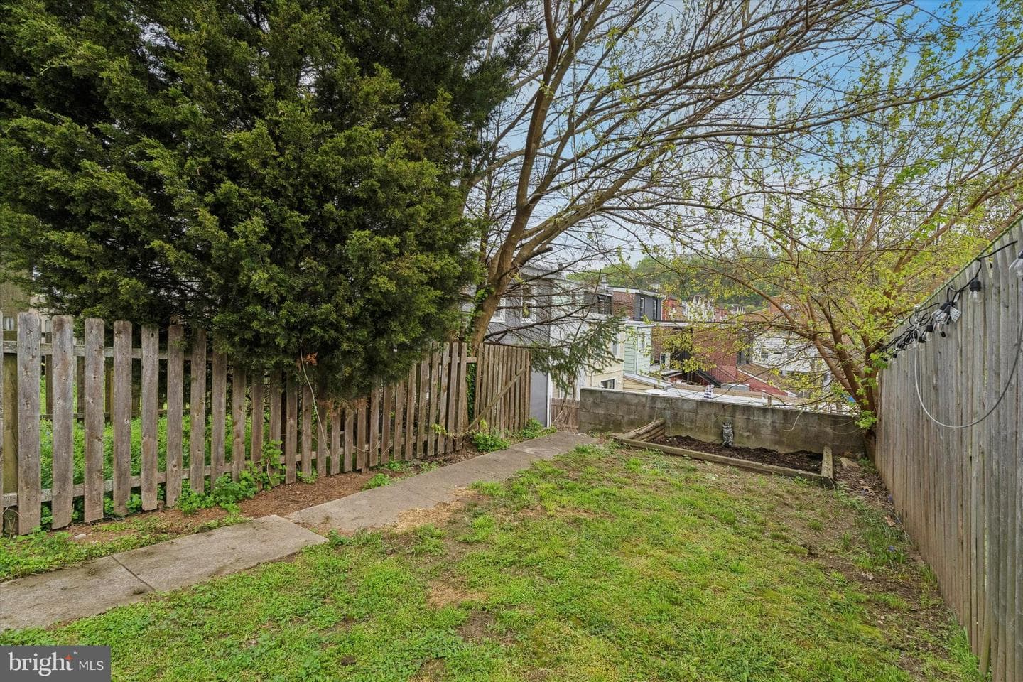 253 E Hector Street photo 24