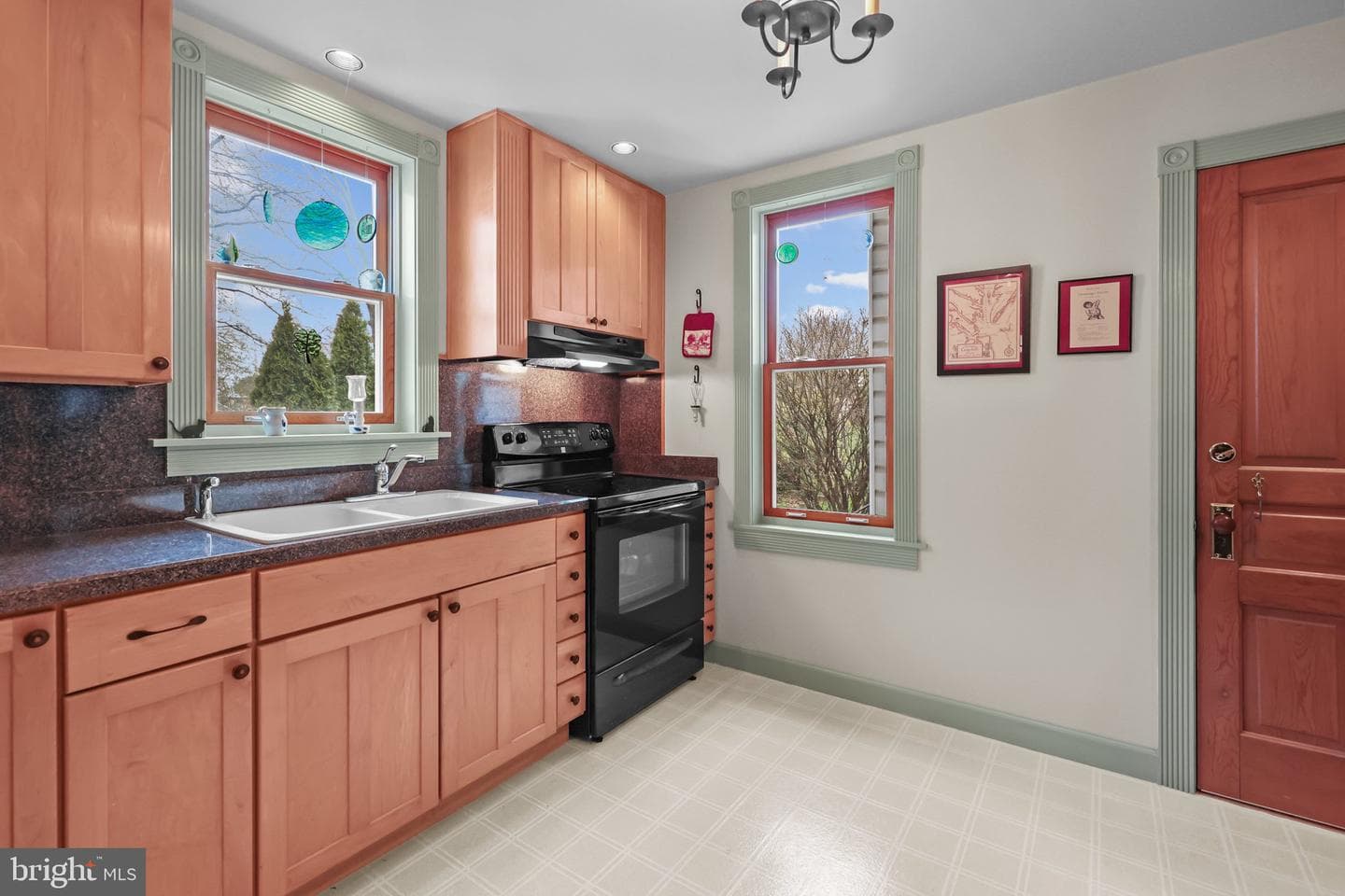 2556 Murray Avenue photo 4