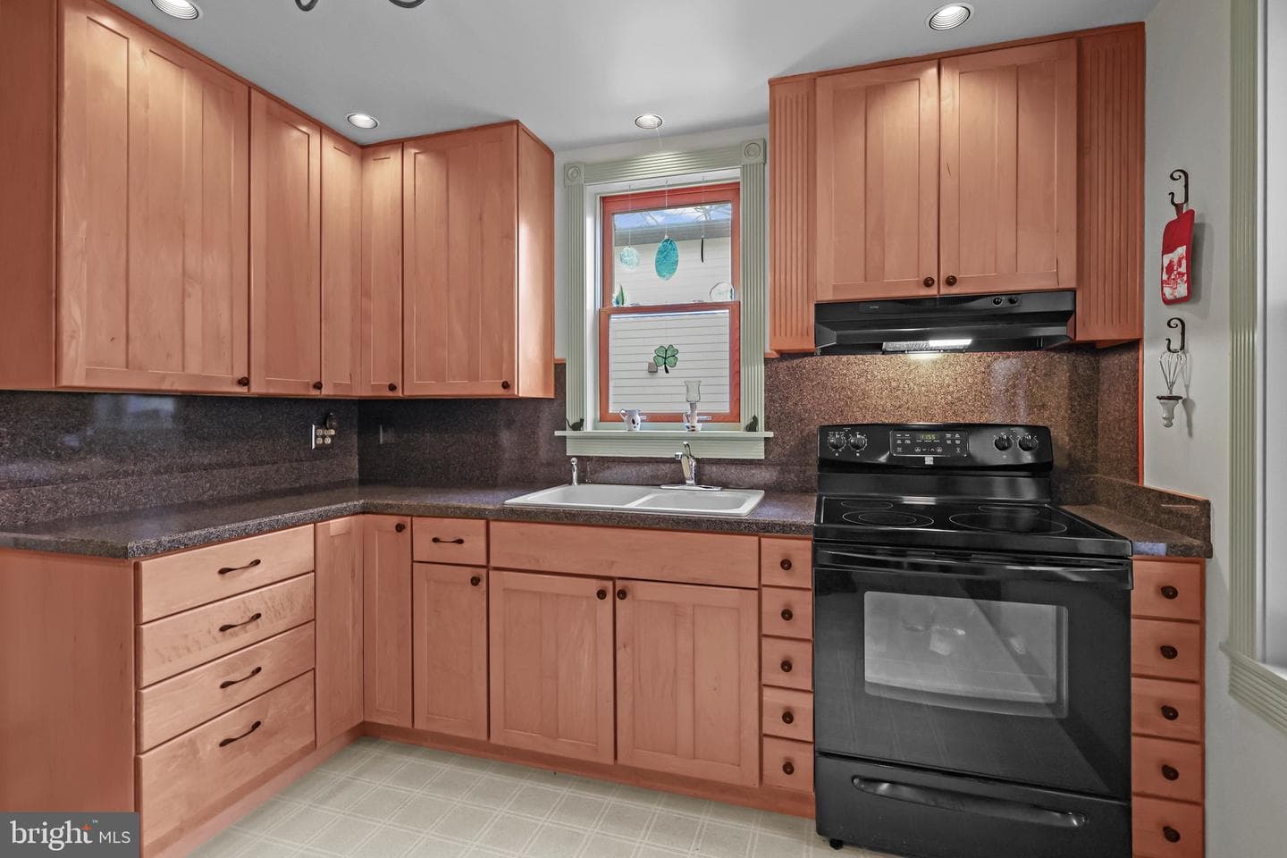 2556 Murray Avenue photo 9