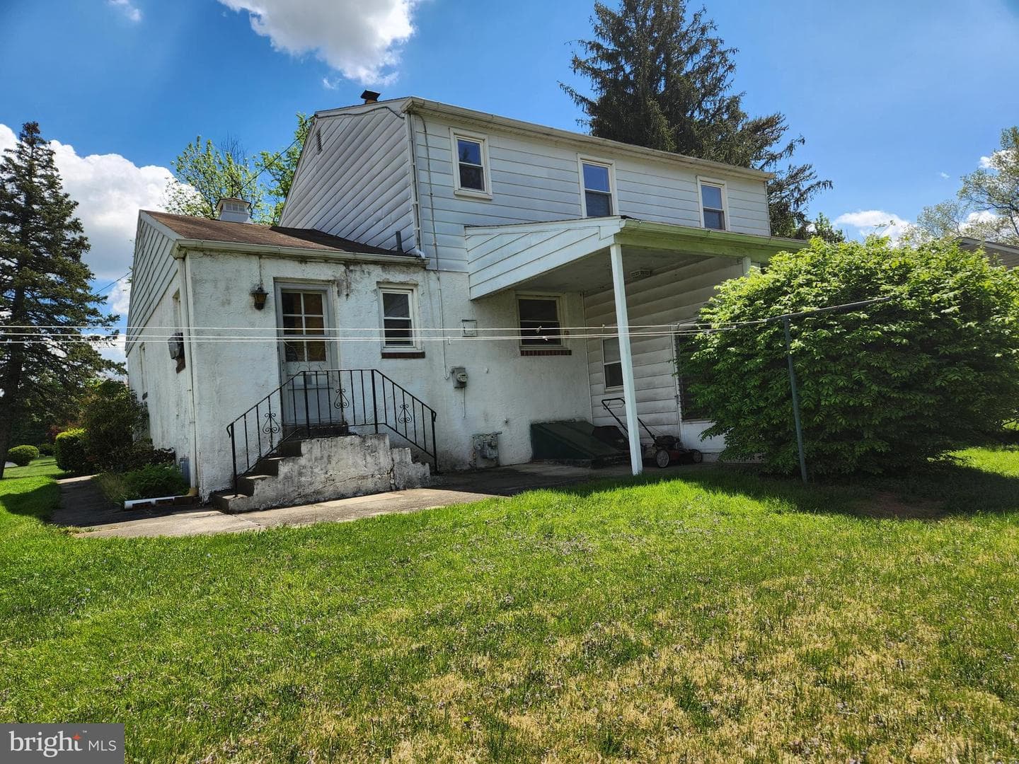 2221 Carol Lane photo 2