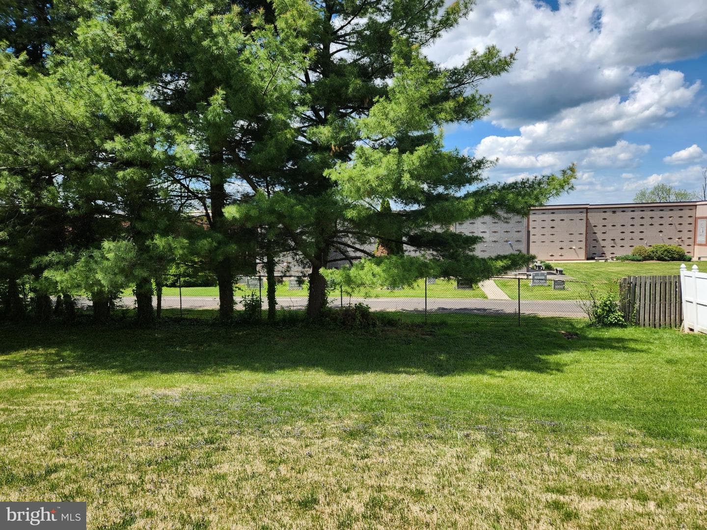 2221 Carol Lane photo 20