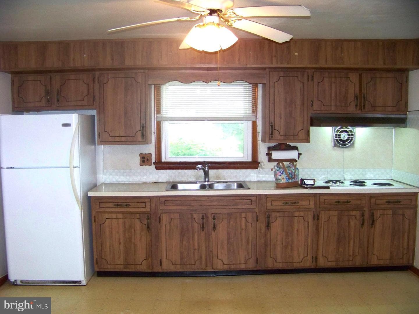 2221 Carol Lane photo 5