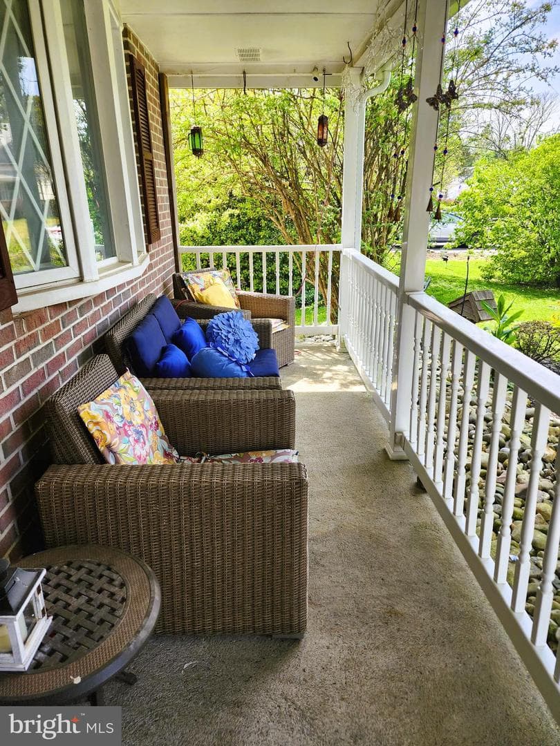 2536 Rosewood Avenue photo 2