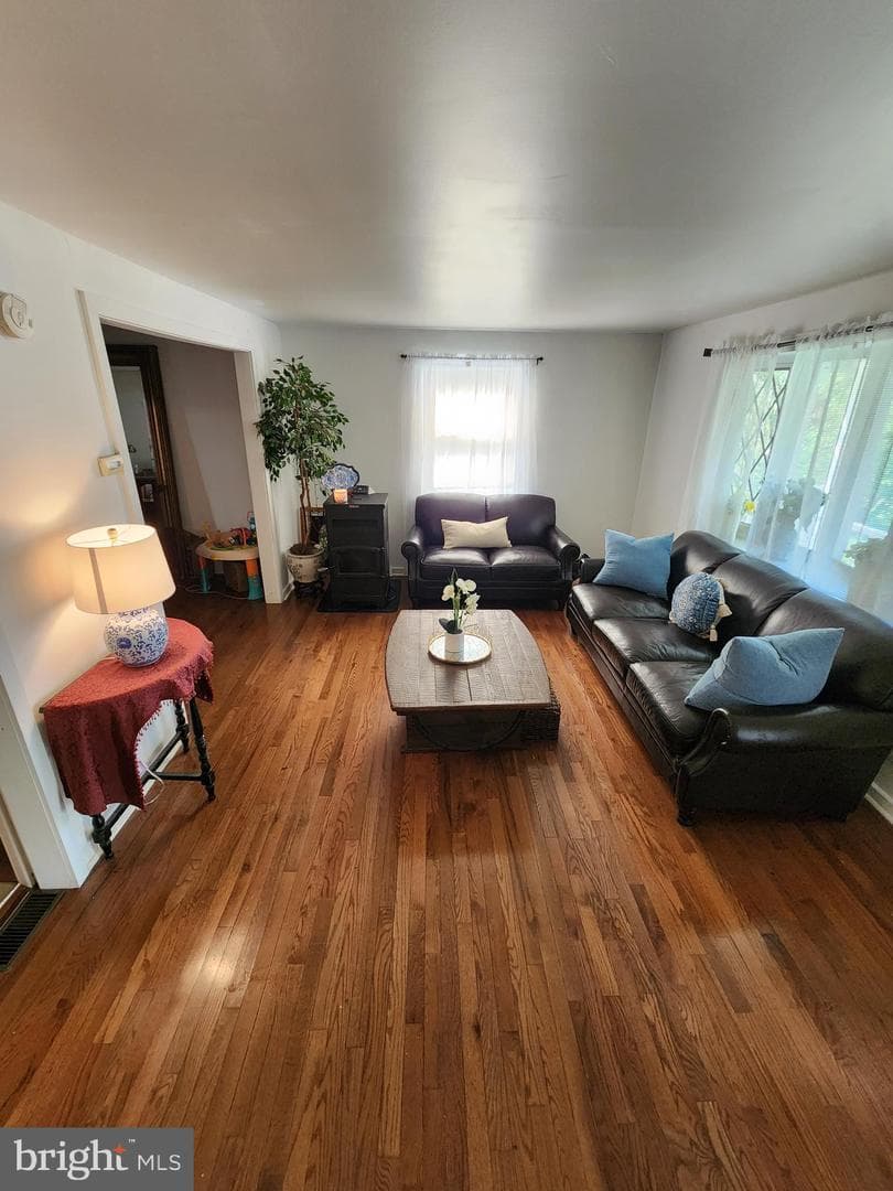 2536 Rosewood Avenue photo 3