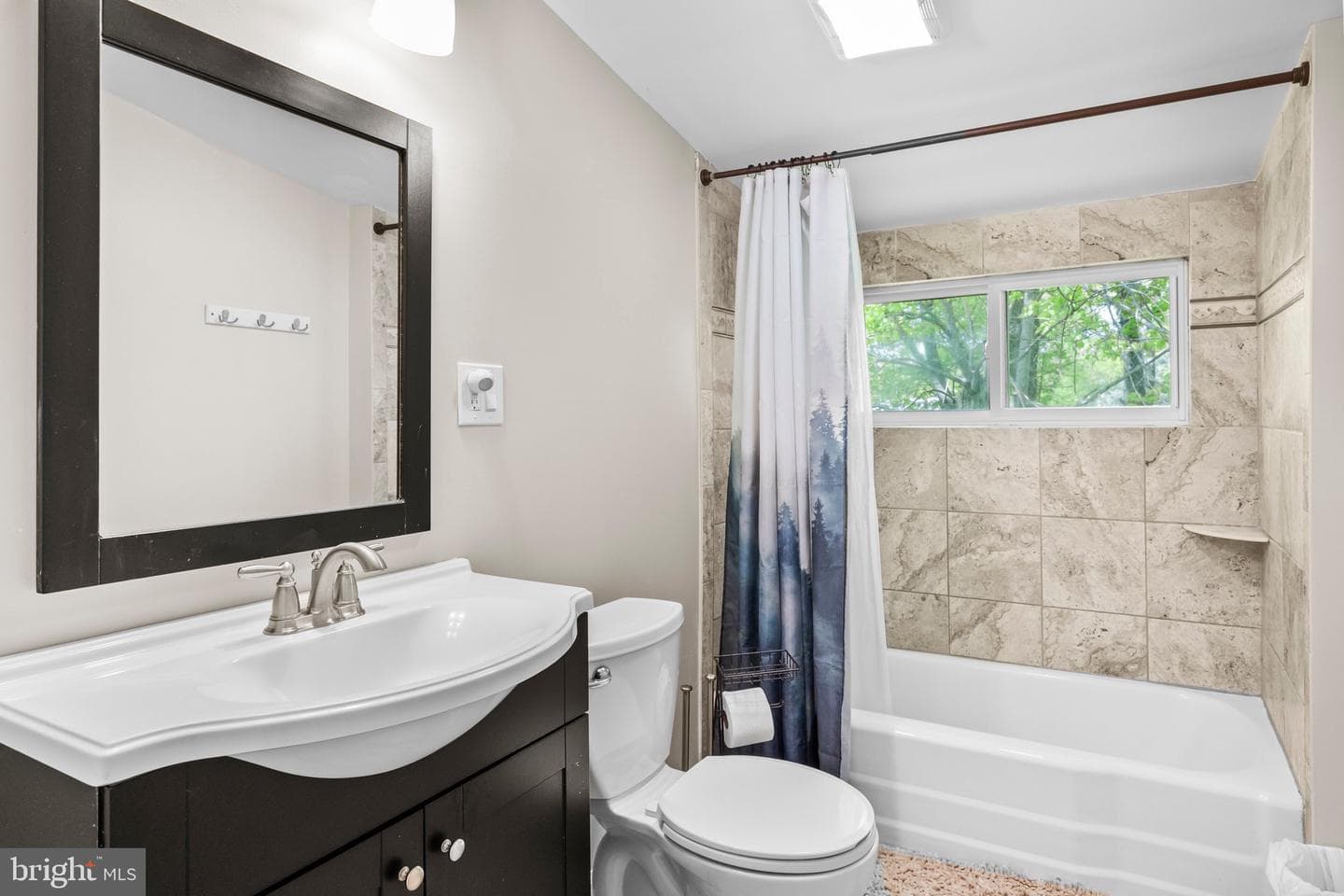1582 Osbourne Avenue photo 17