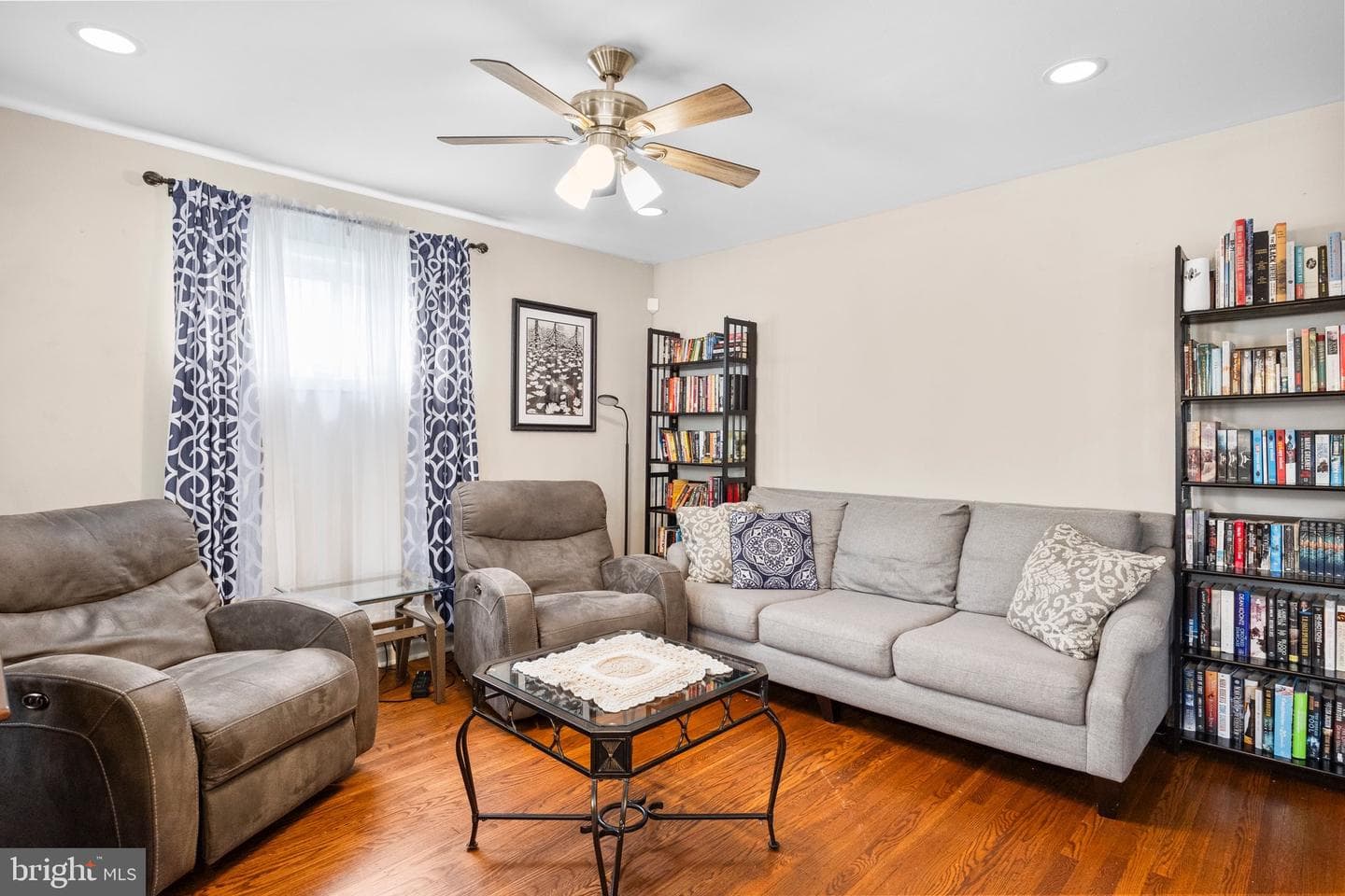 1582 Osbourne Avenue photo 3