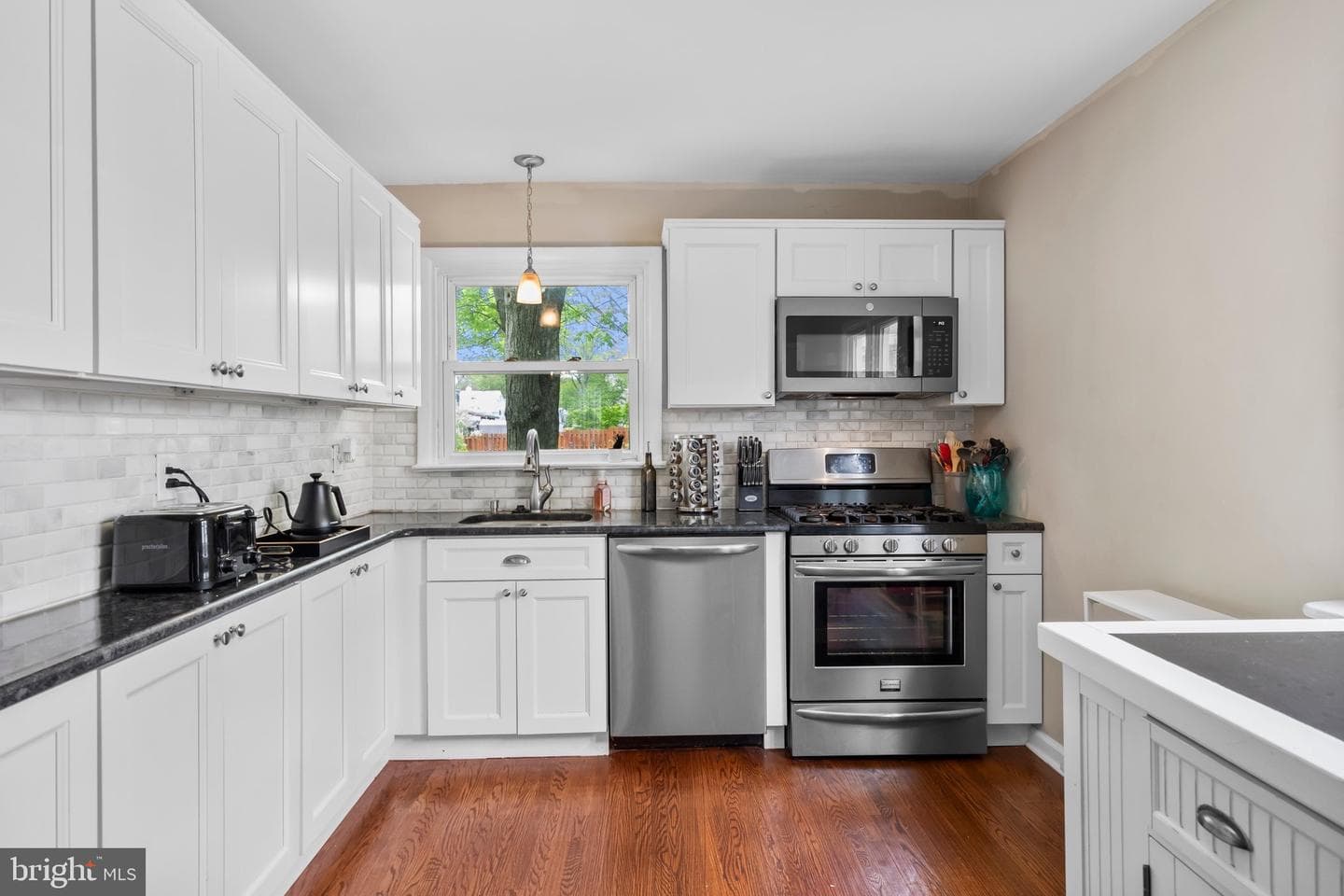1582 Osbourne Avenue photo 8