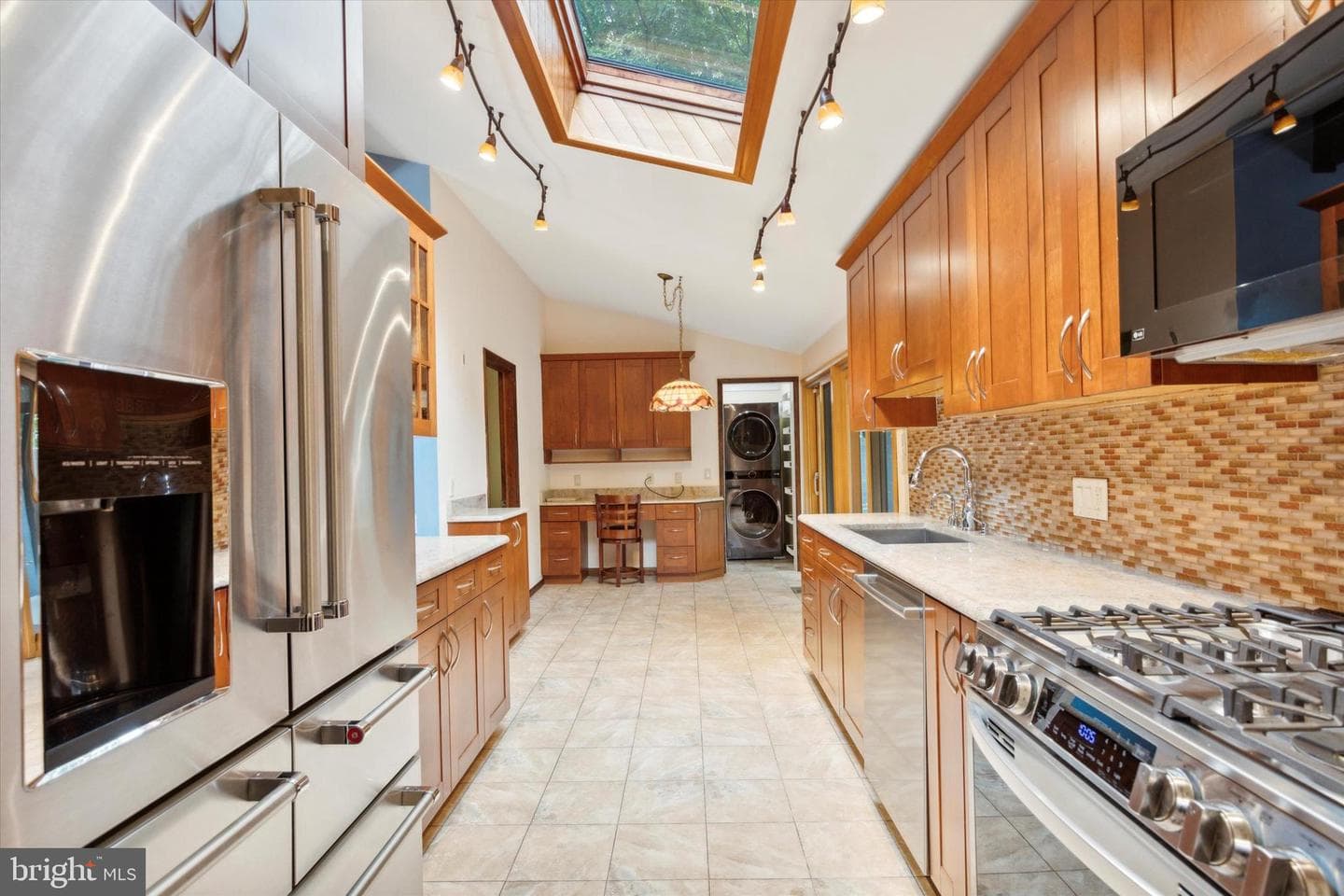 2250 Country Club Drive photo 6
