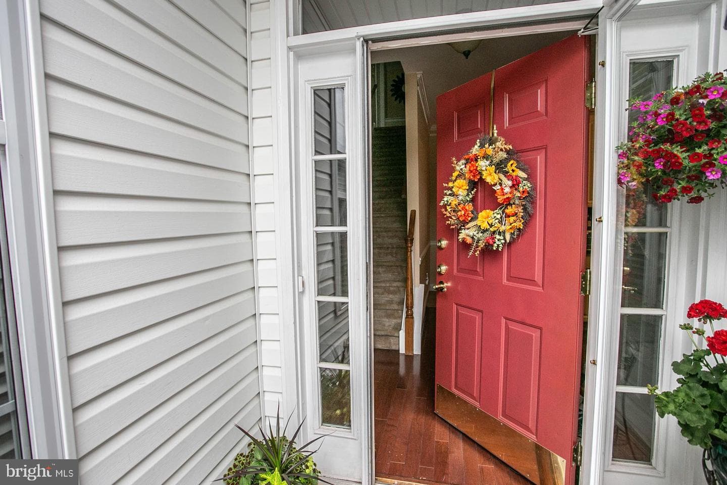 8 Newbury Way photo 2