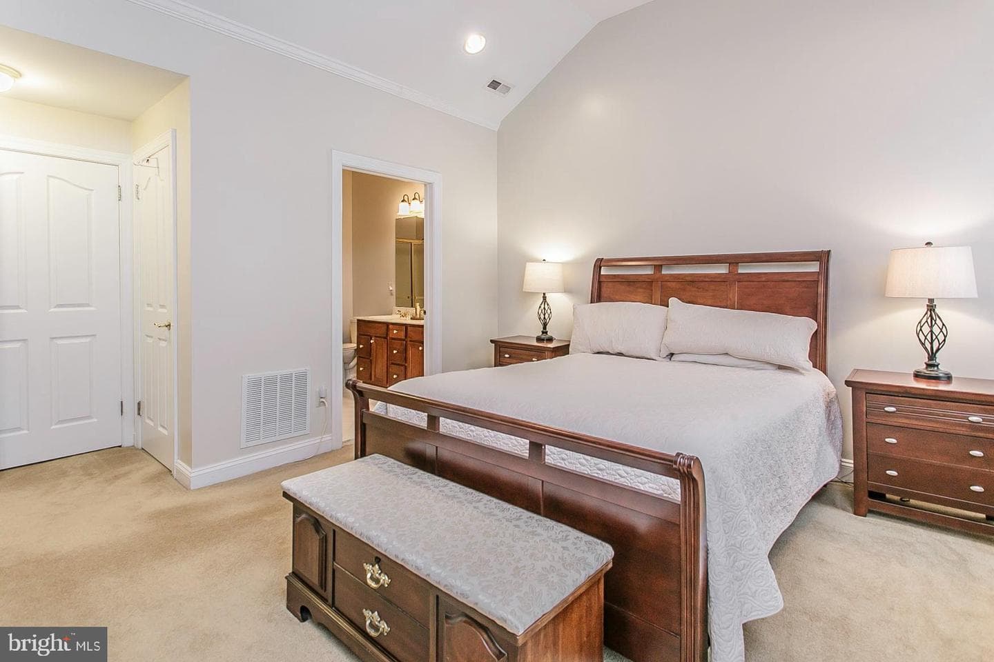 8 Newbury Way photo 23