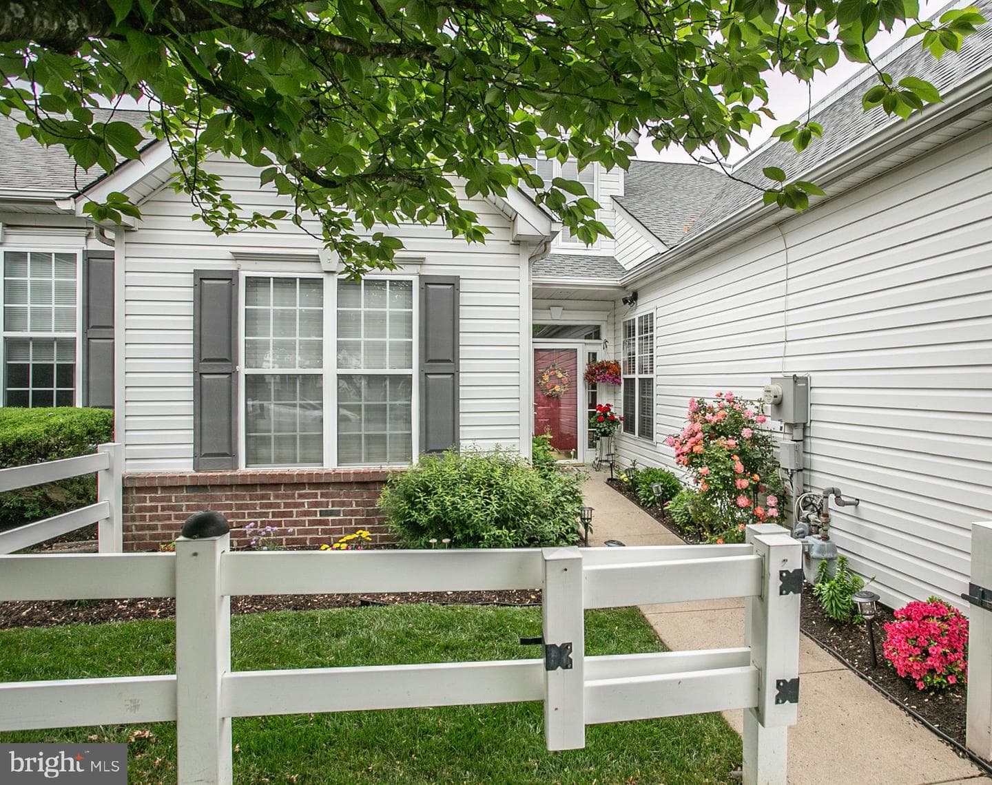 8 Newbury Way photo 3