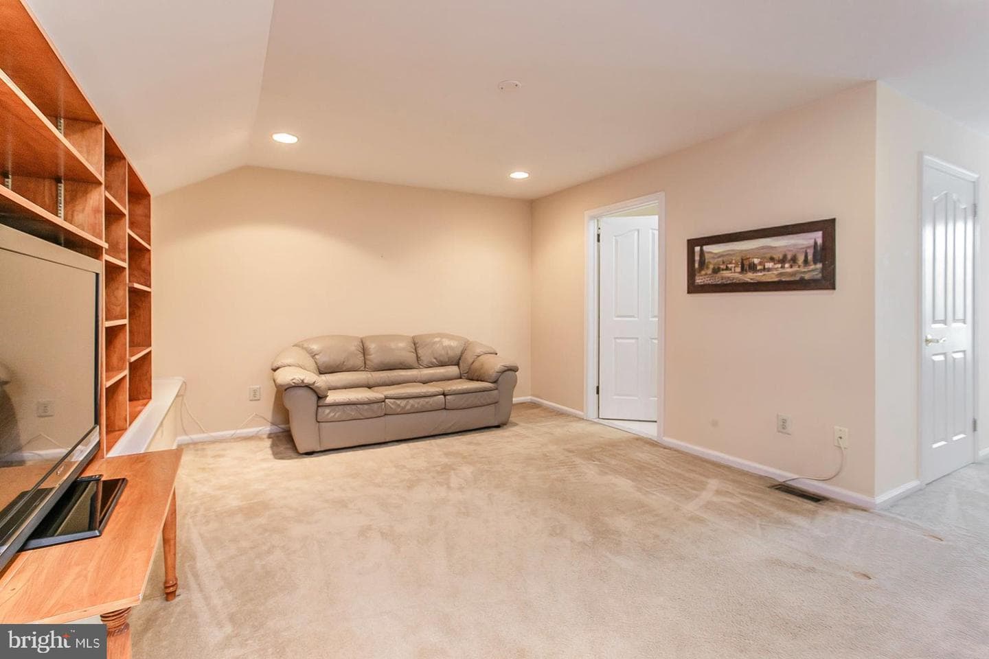 8 Newbury Way photo 30