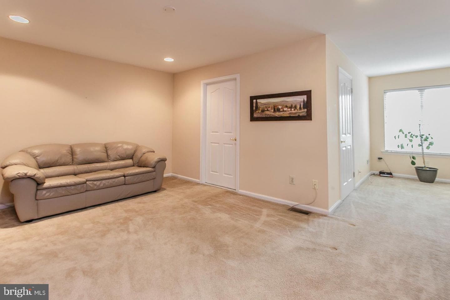 8 Newbury Way photo 31