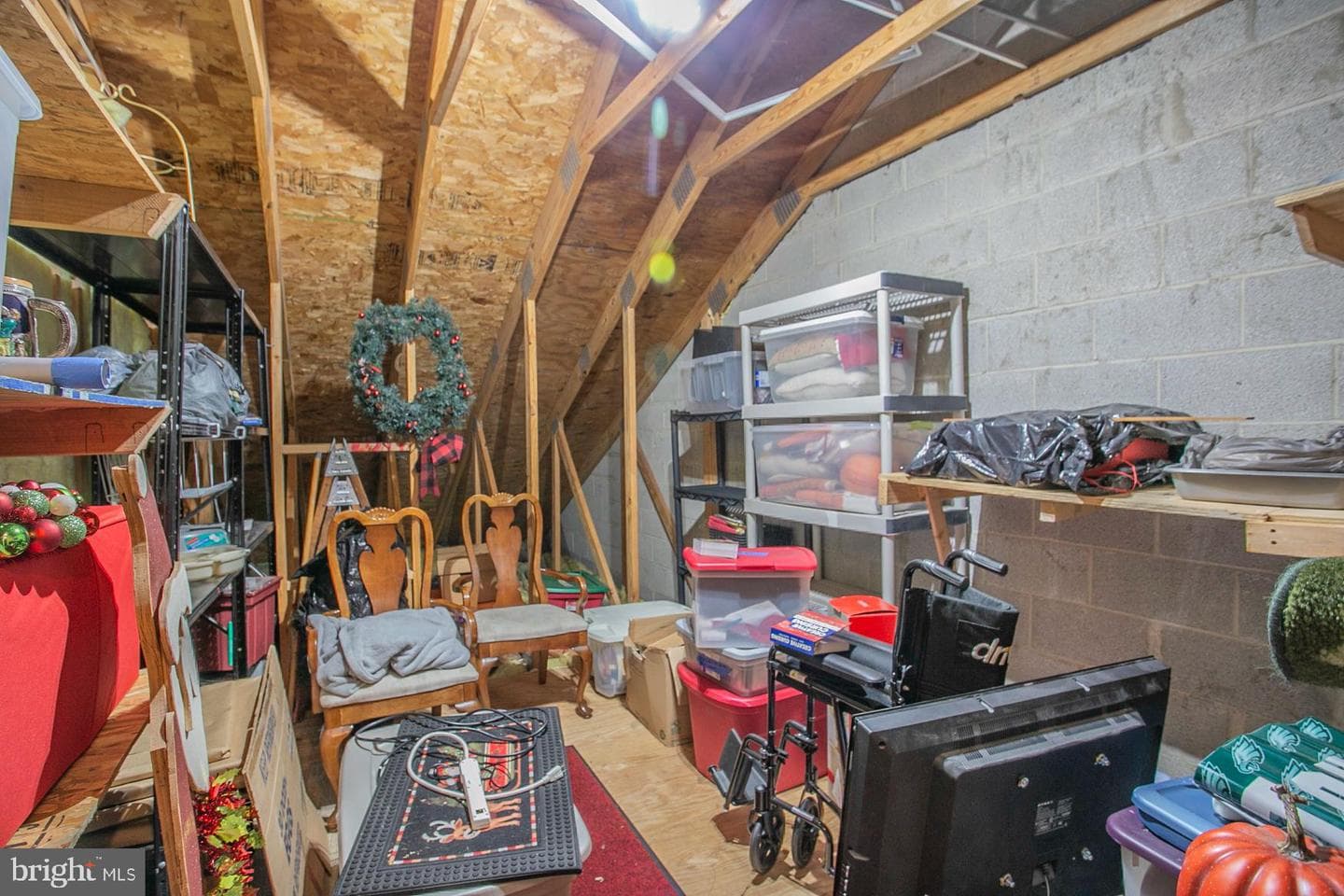 8 Newbury Way photo 34
