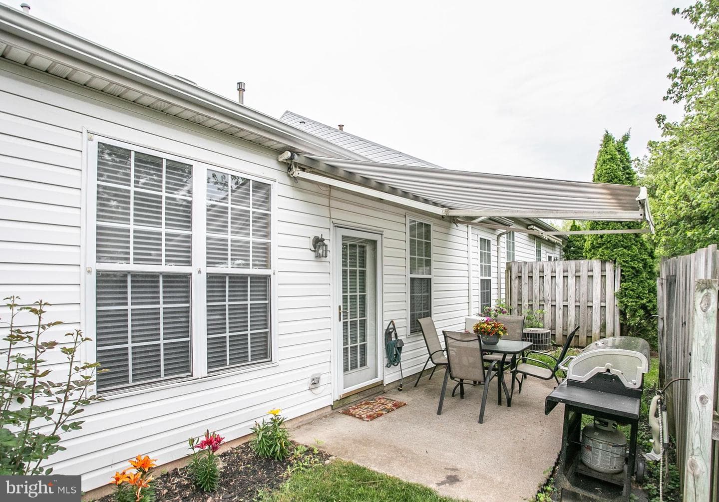 8 Newbury Way photo 39