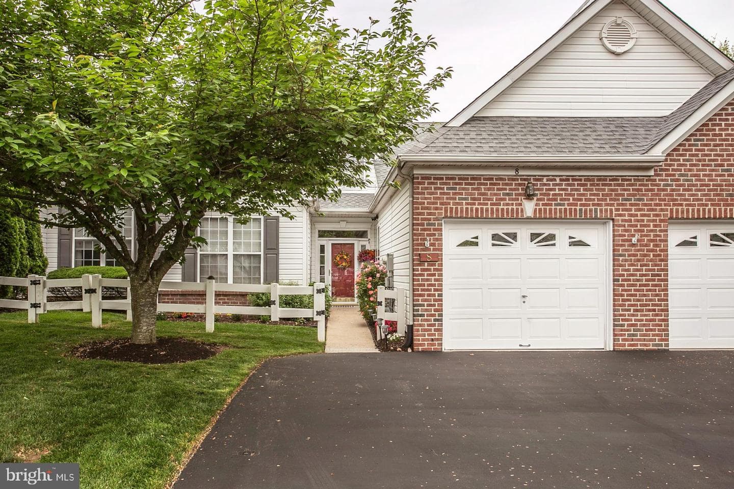 8 Newbury Way photo 5