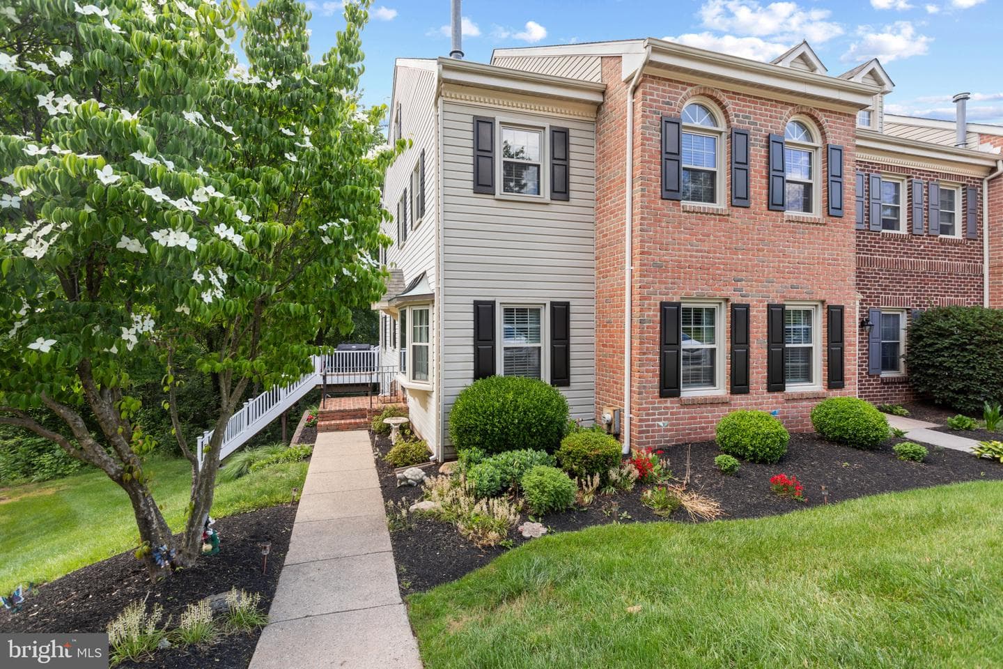 201 Georgetowne Court photo 1