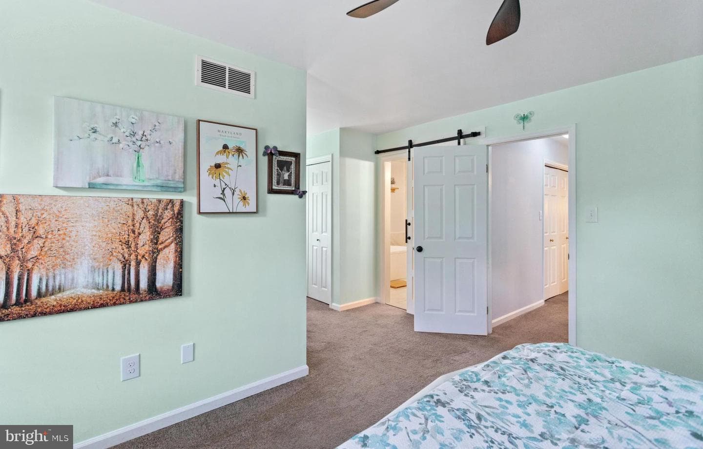 201 Georgetowne Court photo 11