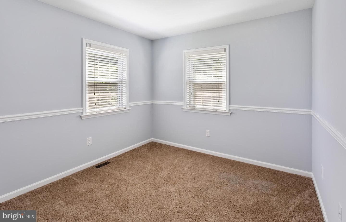 201 Georgetowne Court photo 17