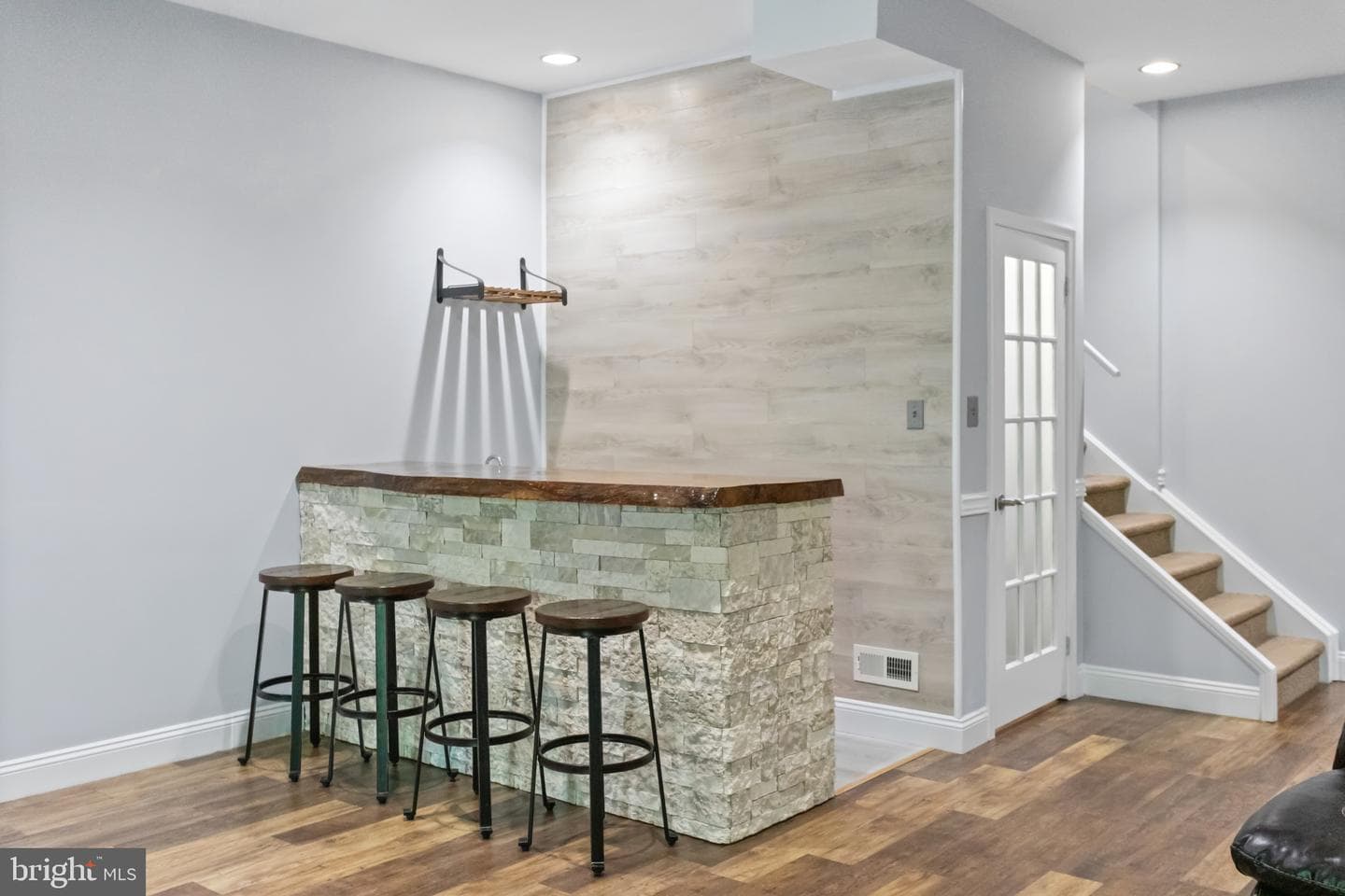 201 Georgetowne Court photo 22