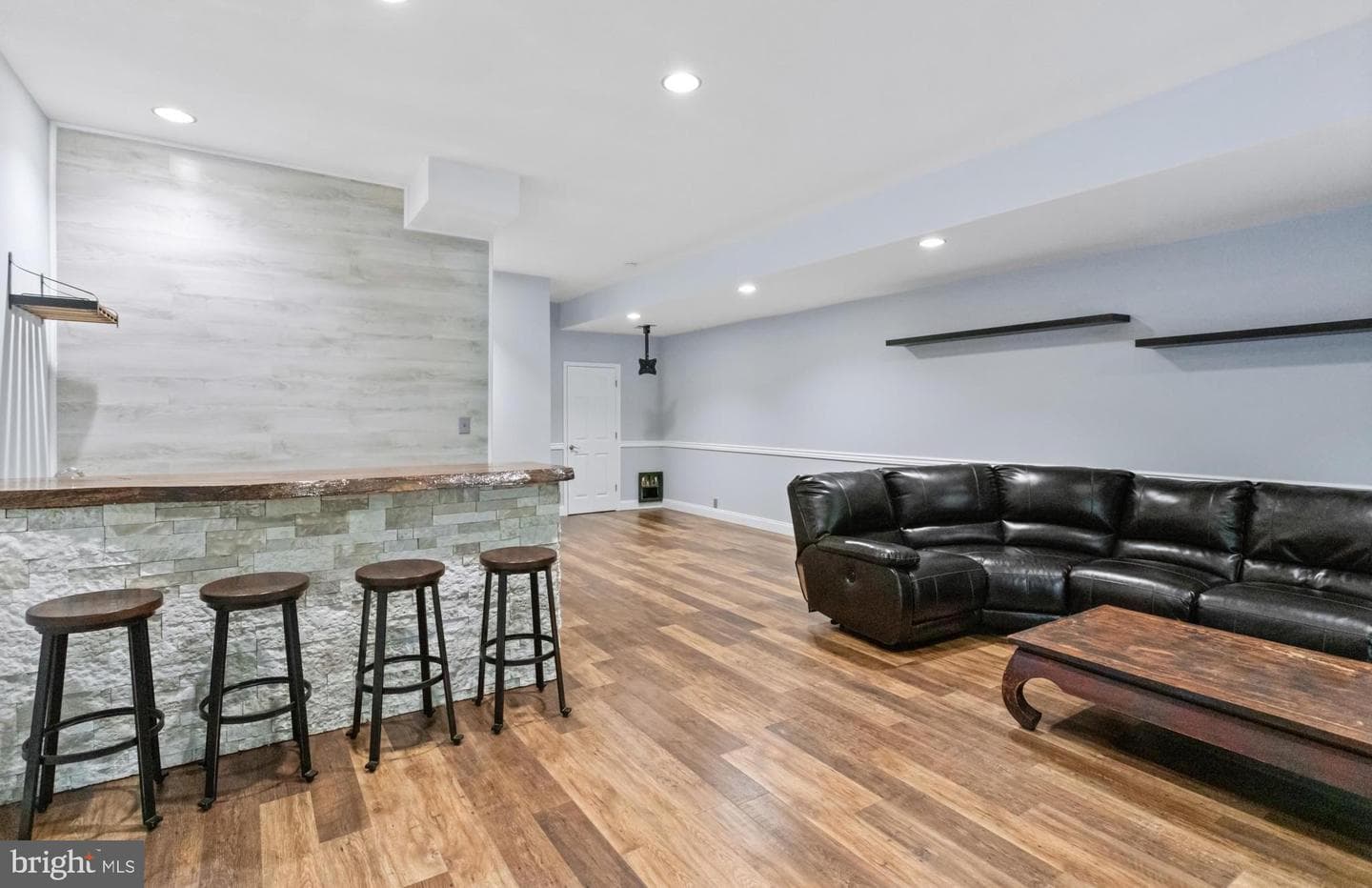 201 Georgetowne Court photo 23