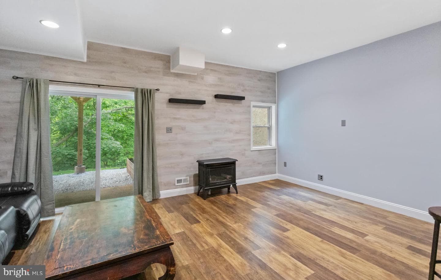 201 Georgetowne Court photo 24