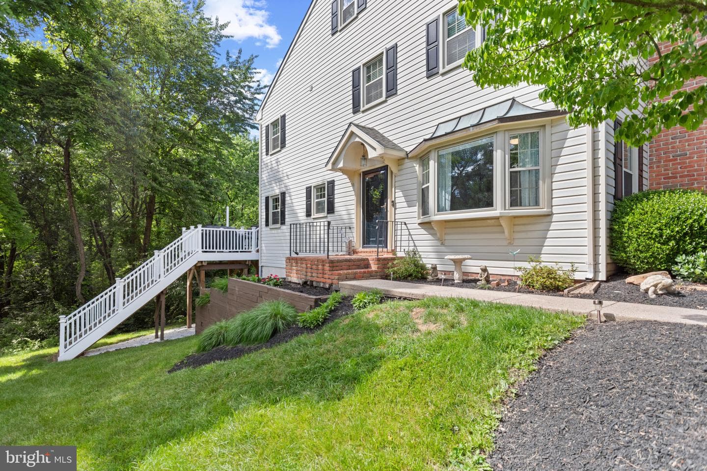 201 Georgetowne Court photo 3