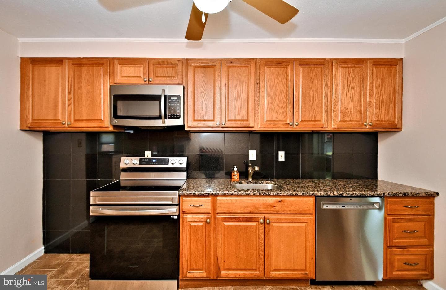 211 Oak Tree Road photo 11