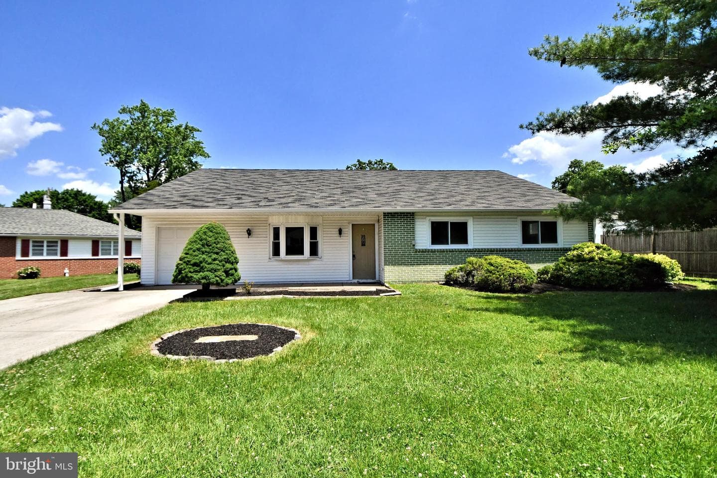 211 Oak Tree Road photo 2