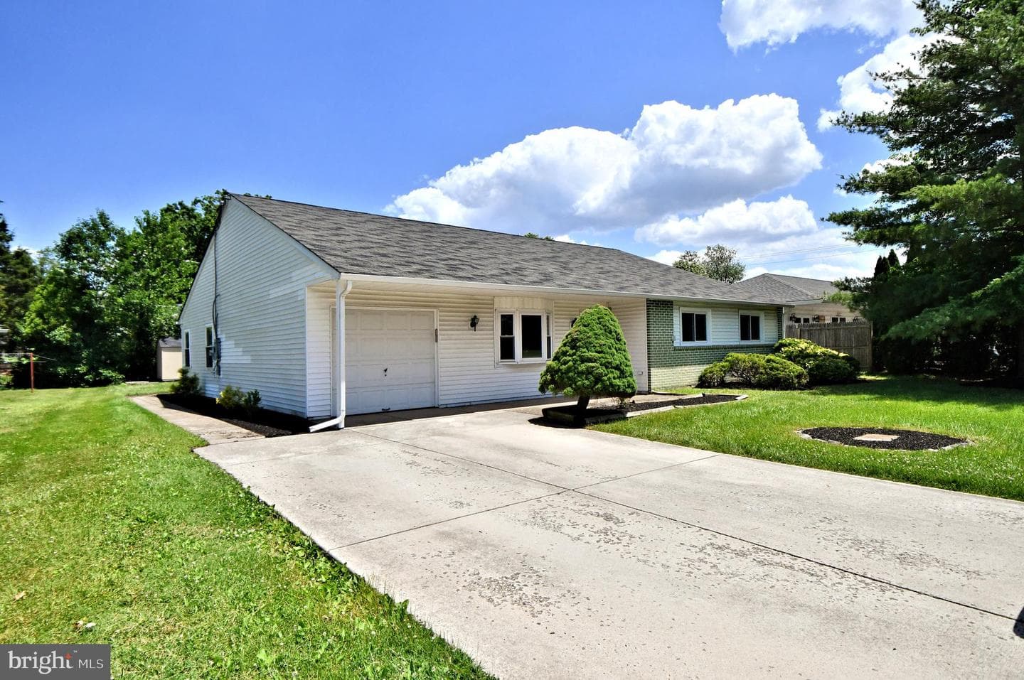 211 Oak Tree Road photo 3
