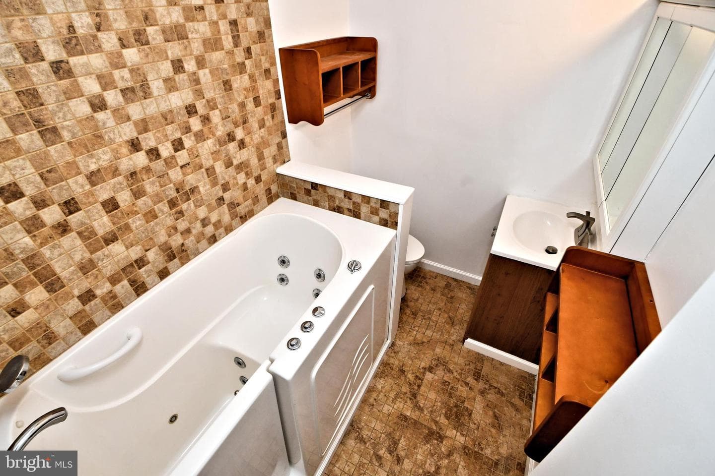 211 Oak Tree Road photo 40