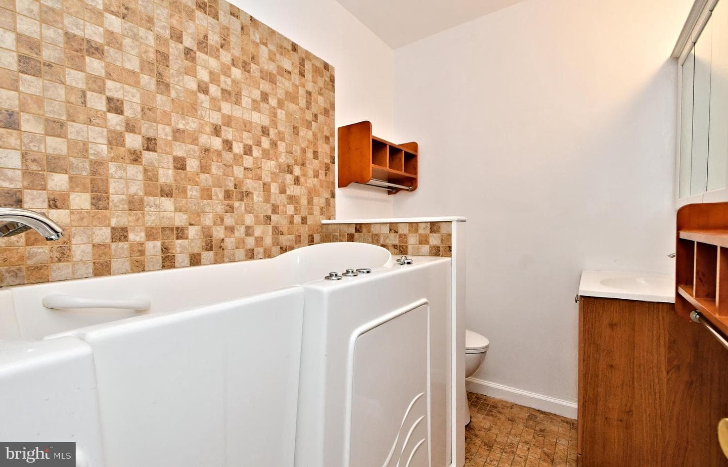 211 Oak Tree Road photo 44
