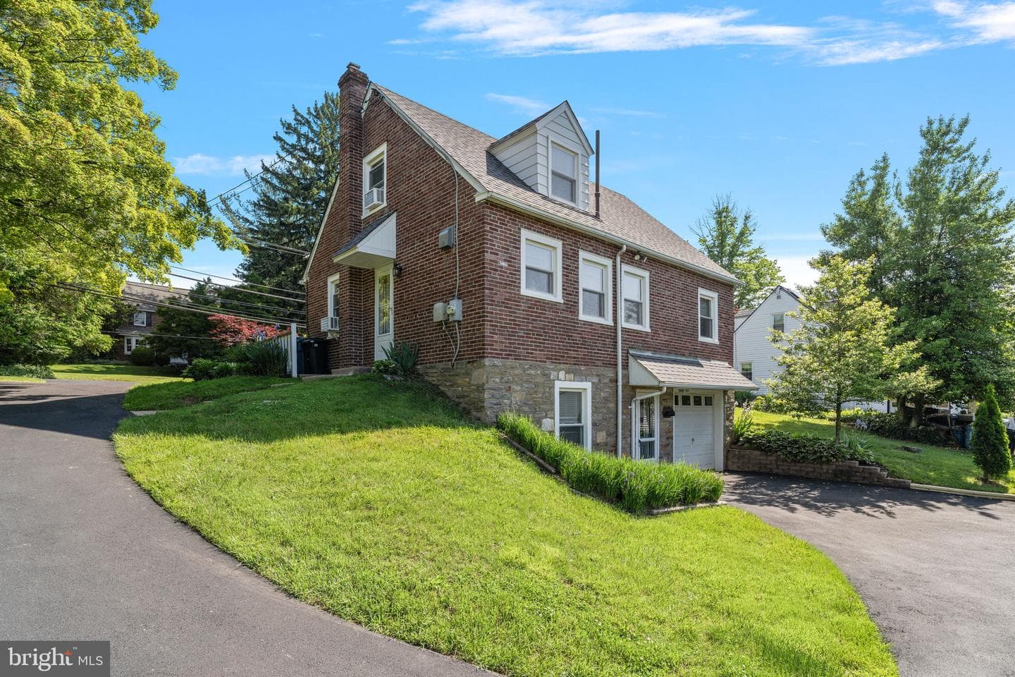 1816 Woodland Road photo 1