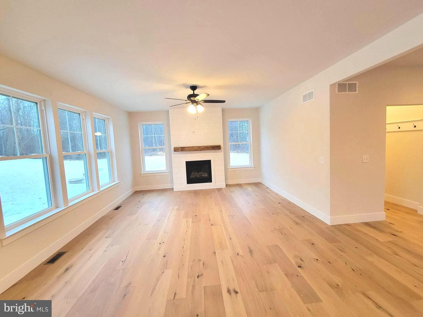 954 Layfield photo 10