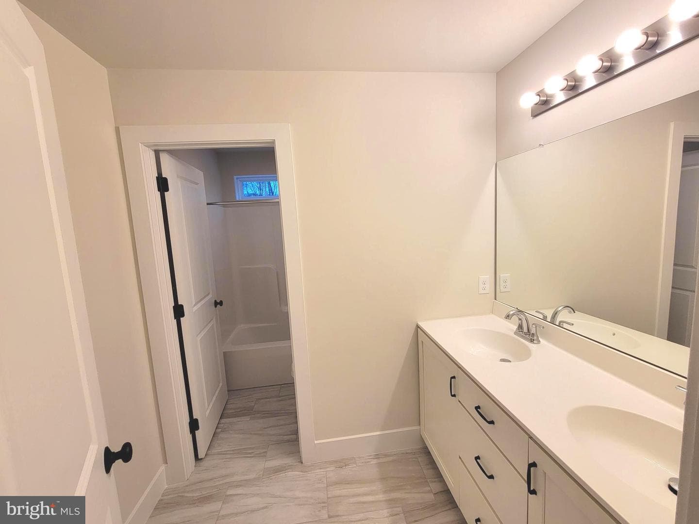 954 Layfield photo 16