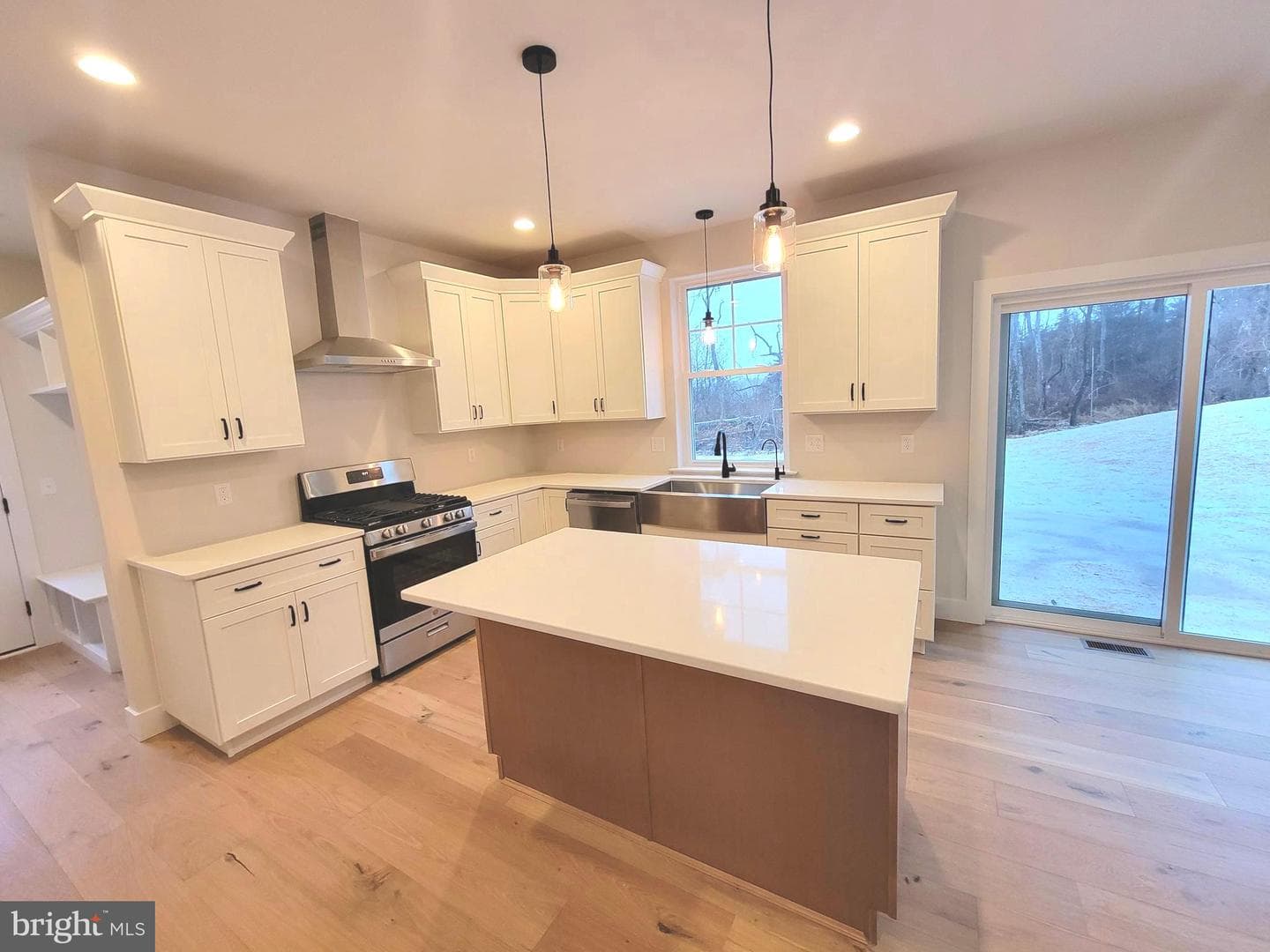 954 Layfield photo 2