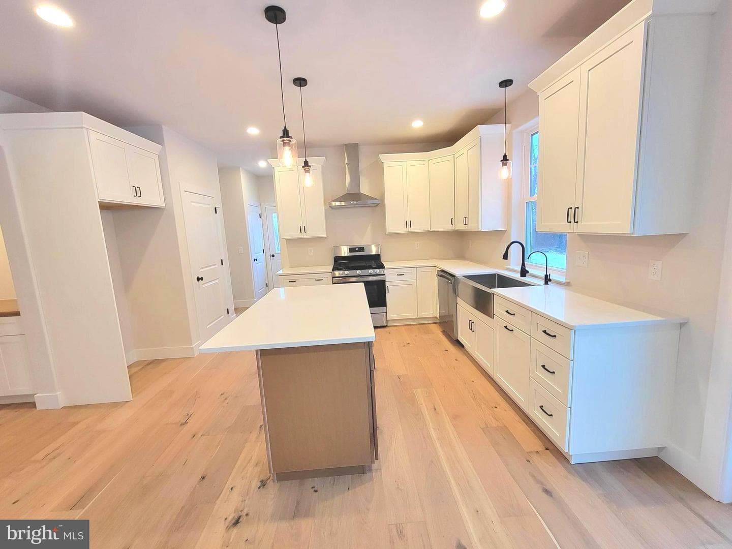 954 Layfield photo 3