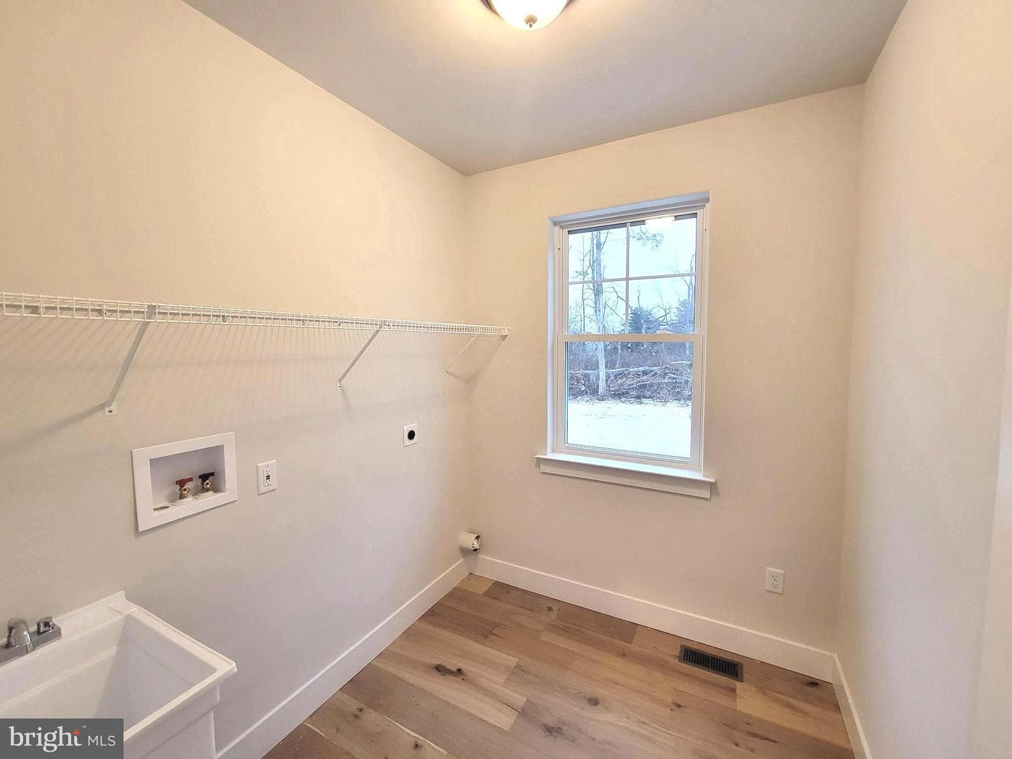 954 Layfield photo 7