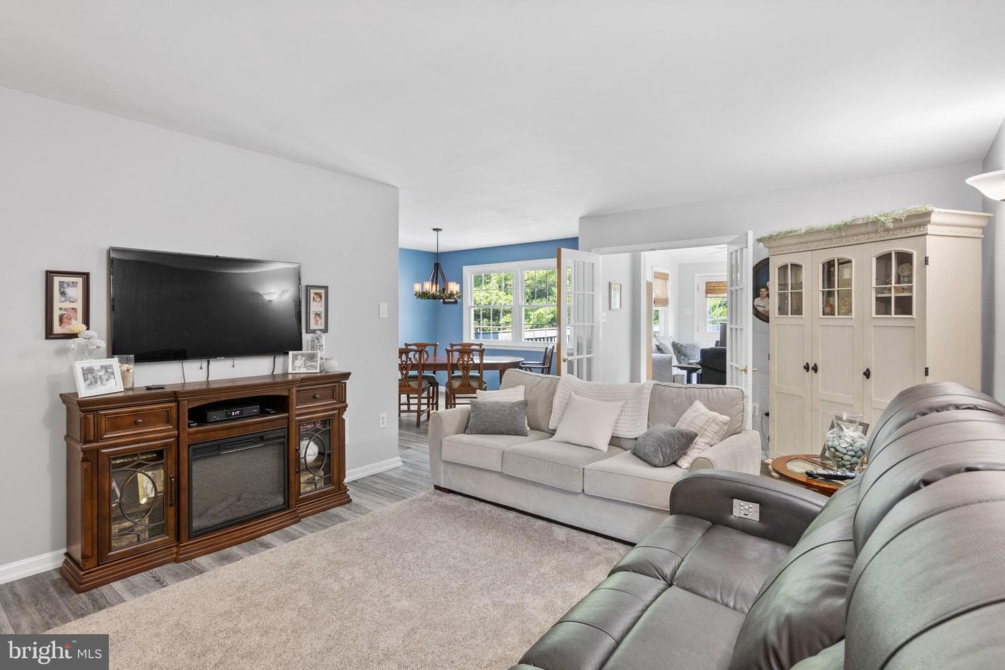 137 Jonathan Drive photo 5