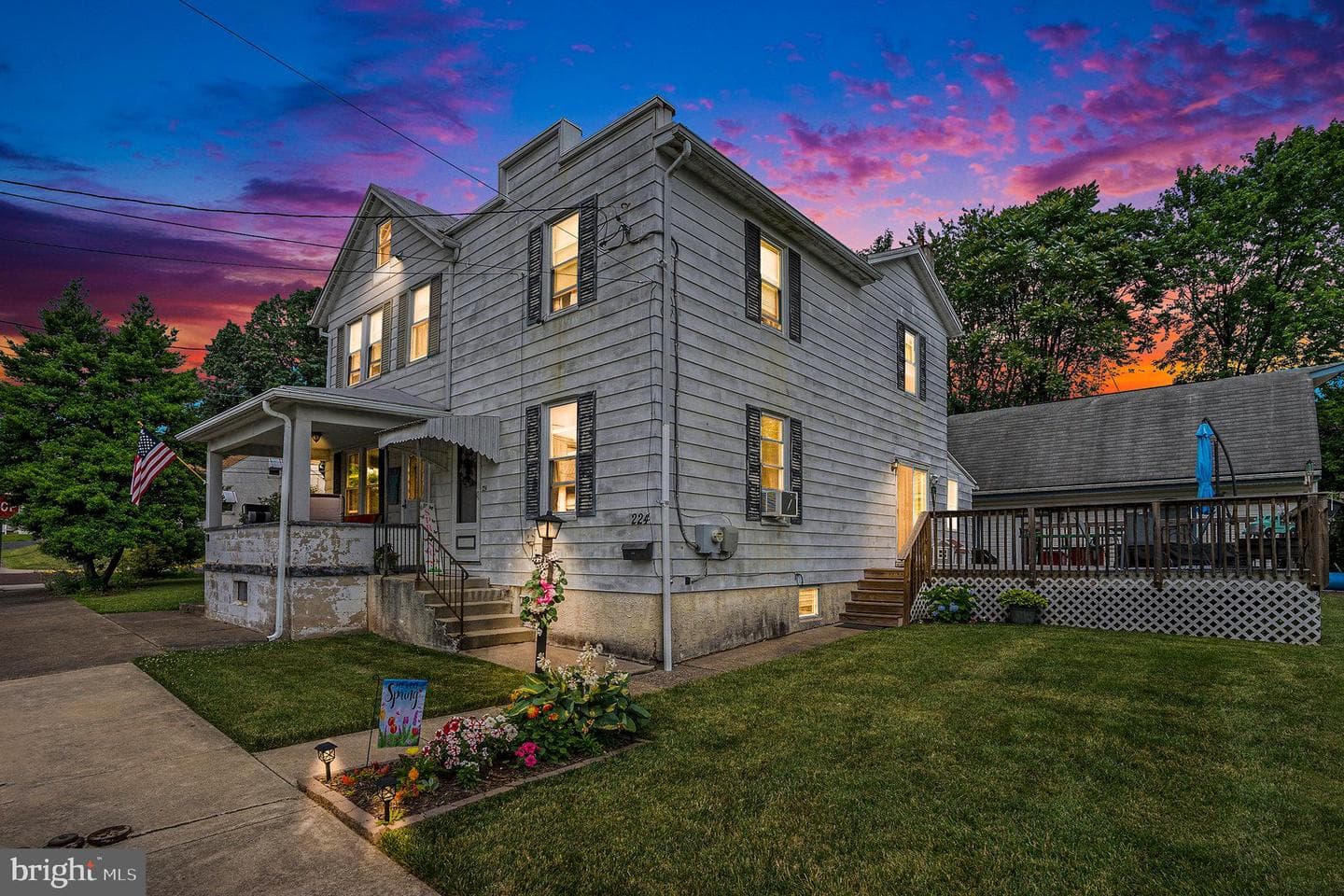 224 W Walnut photo 1