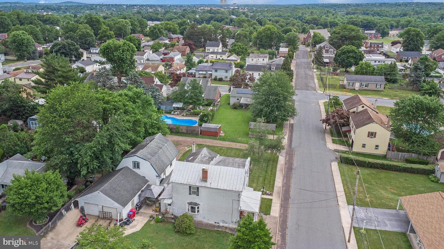 224 W Walnut photo 2