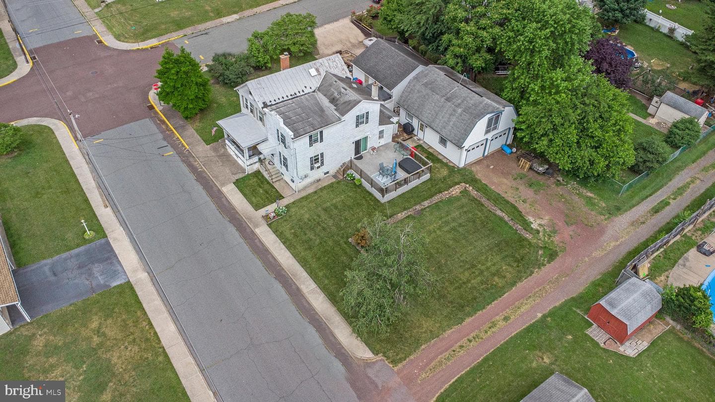224 W Walnut photo 3